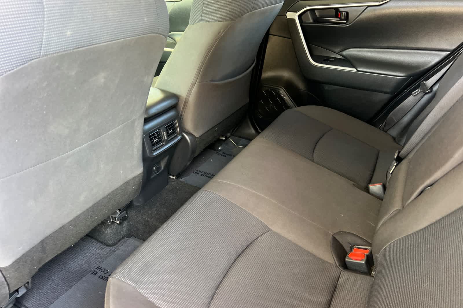 Used 2020 Toyota RAV4 LE AWD/4WD image 4