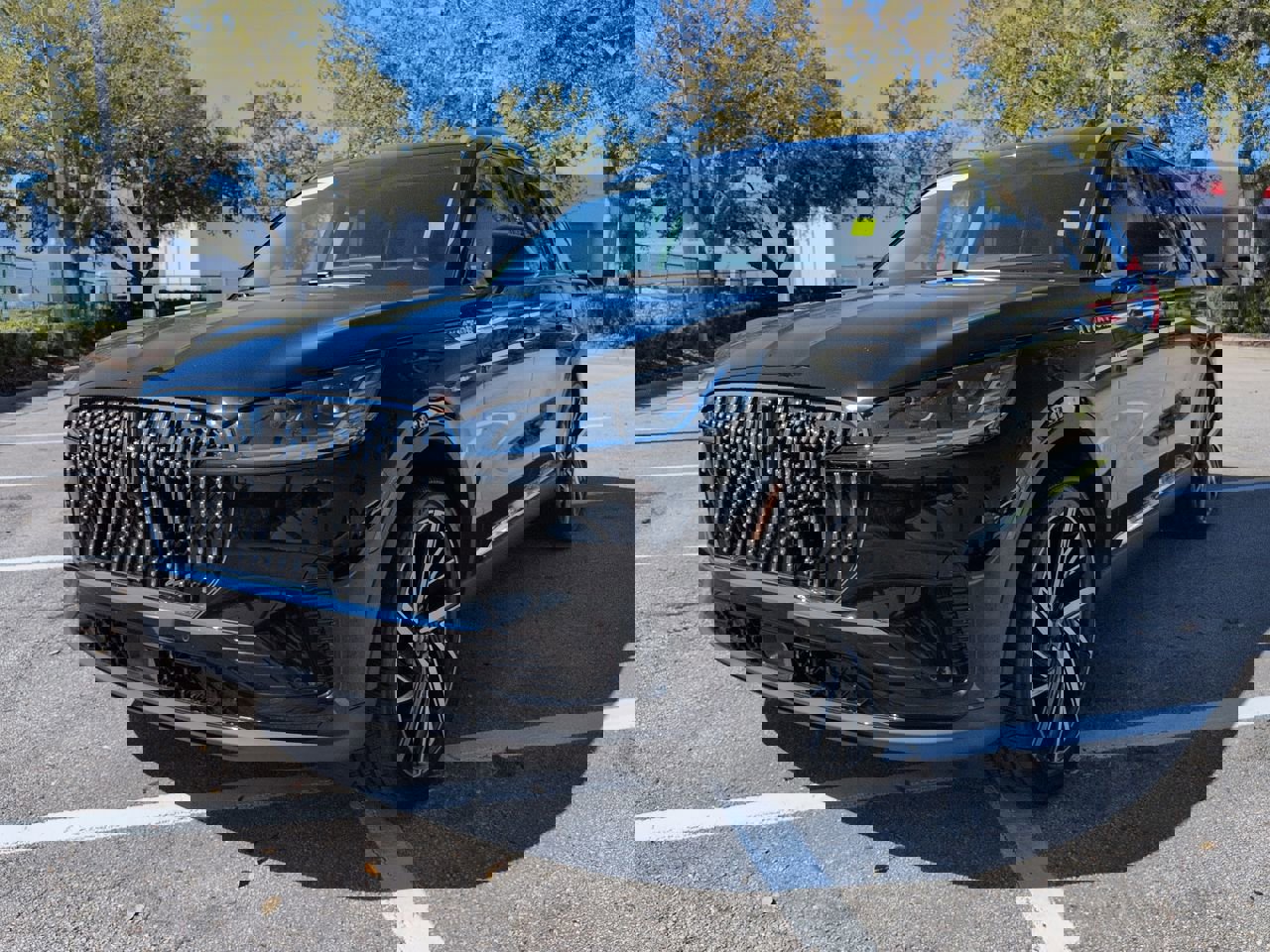 Certified 2025 Lincoln Aviator Reserve w/ Equipment Group 201A image 8