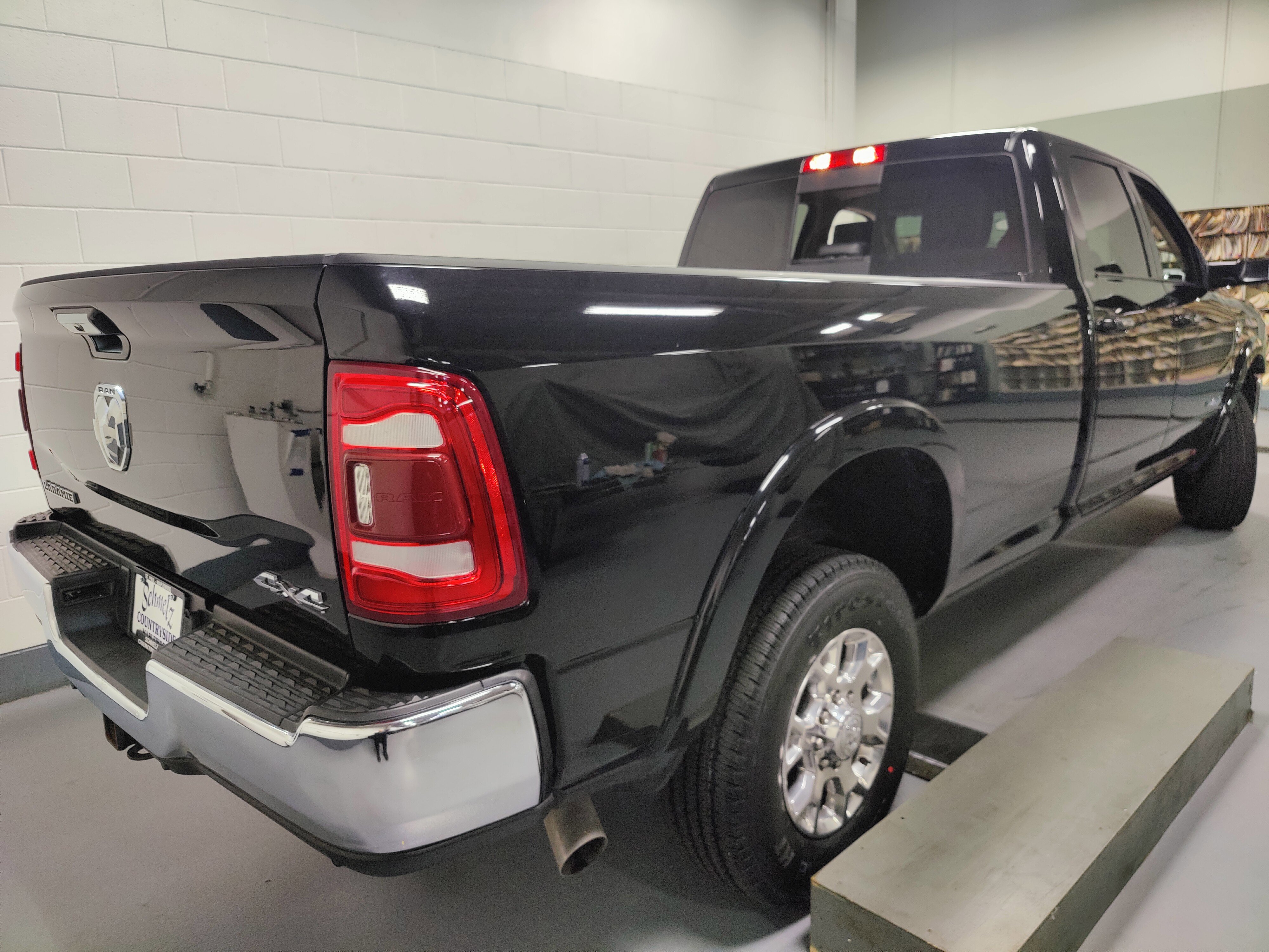 Used 2022 RAM 2500 Laramie AWD/4WD image 9