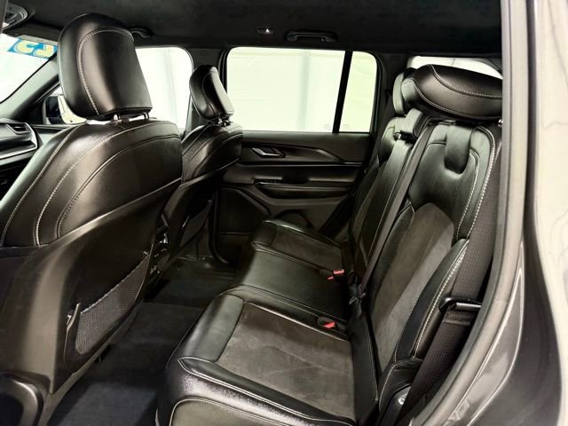 Used 2023 Jeep Grand Cherokee Altitude image 16