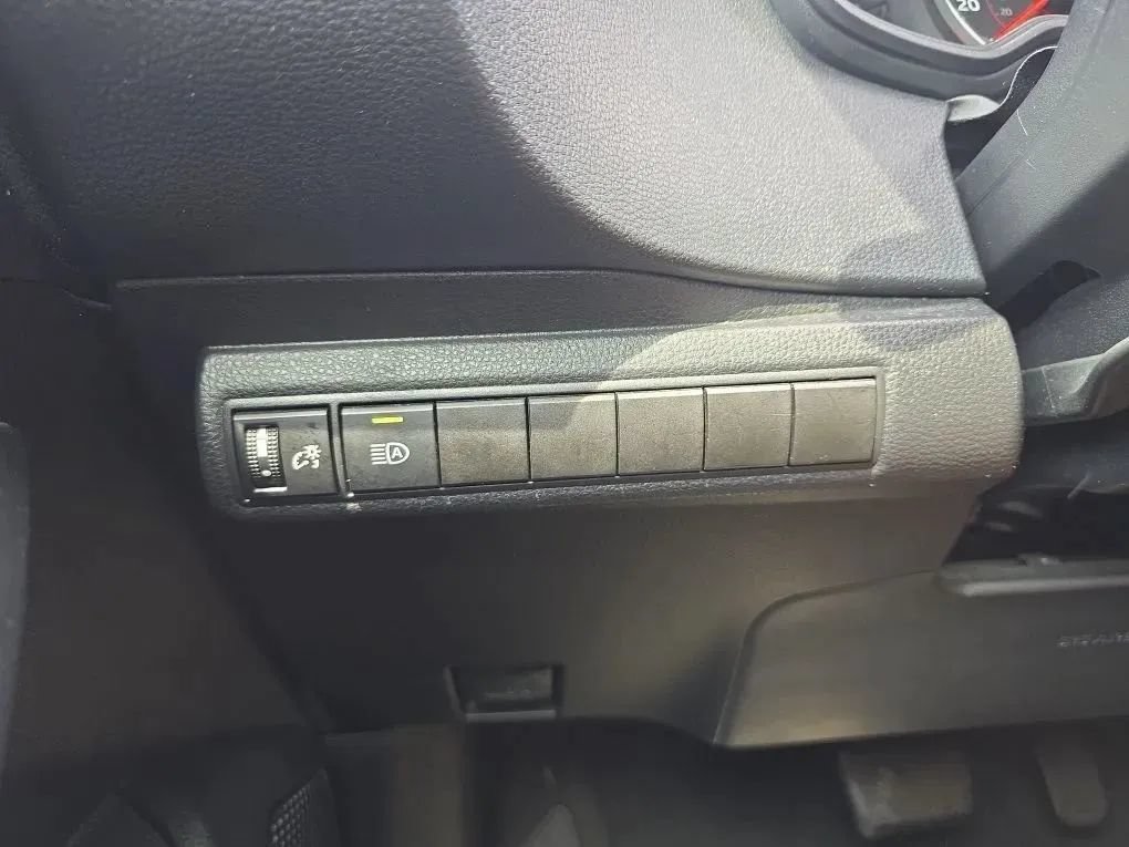 Used 2020 Toyota Corolla SE FWD image 22
