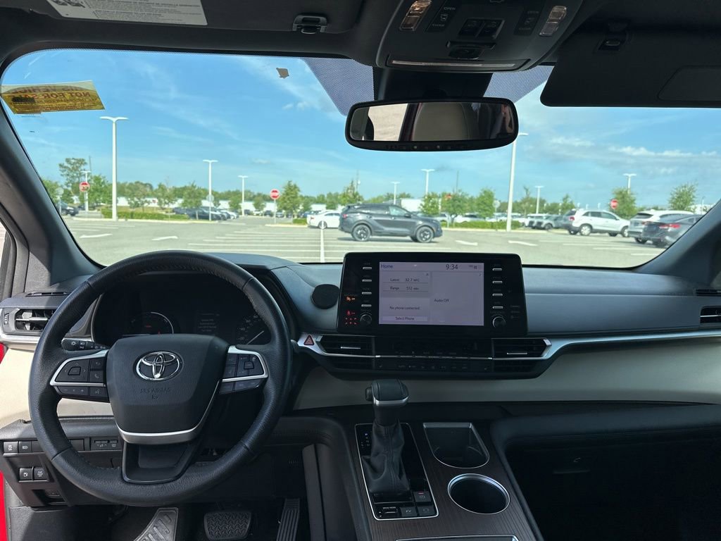 Used 2021 Toyota Sienna XLE FWD image 22