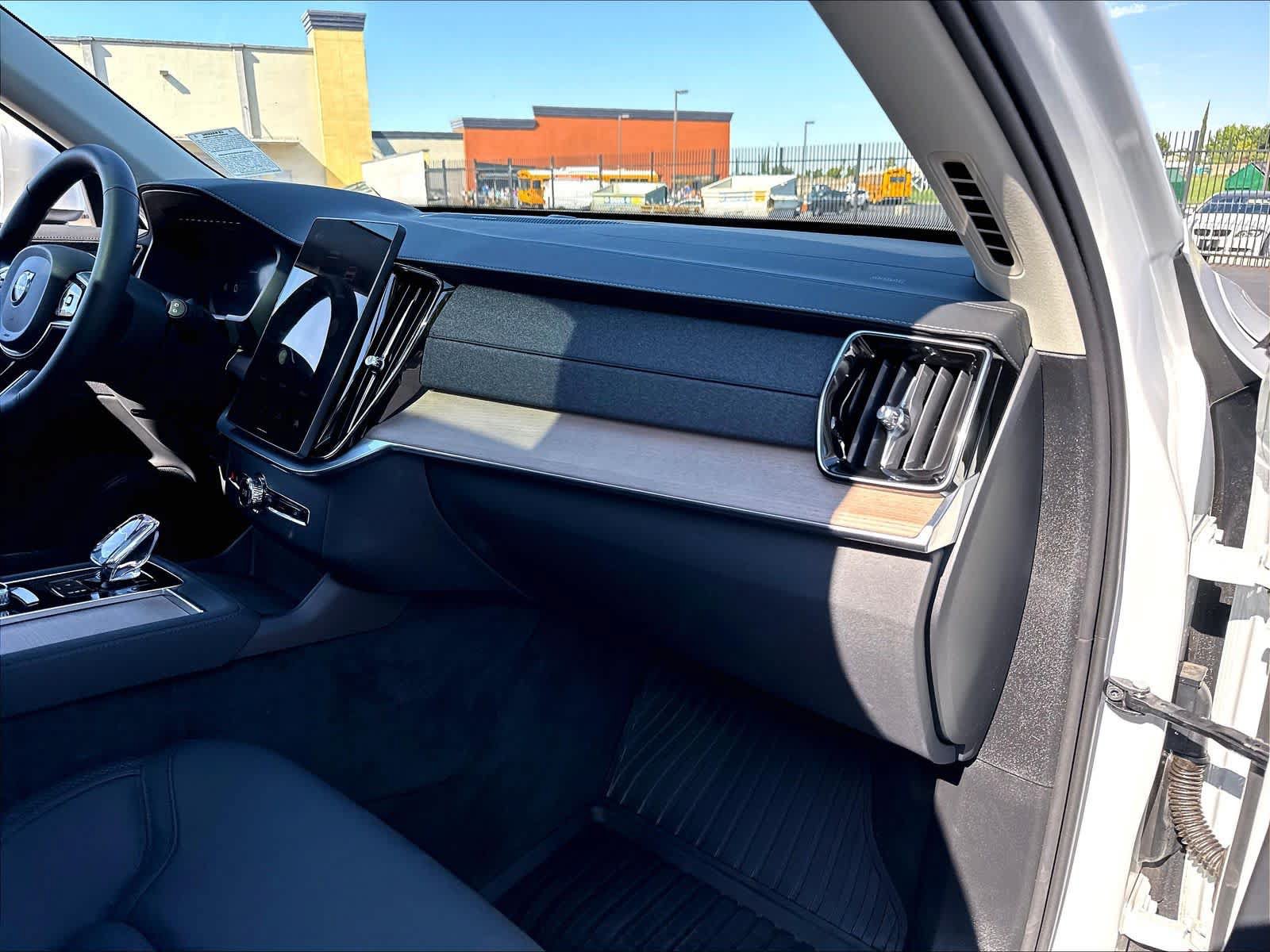 Used 2026 Volvo XC90 B5 Plus w/ Protection Package AWD/4WD image 19