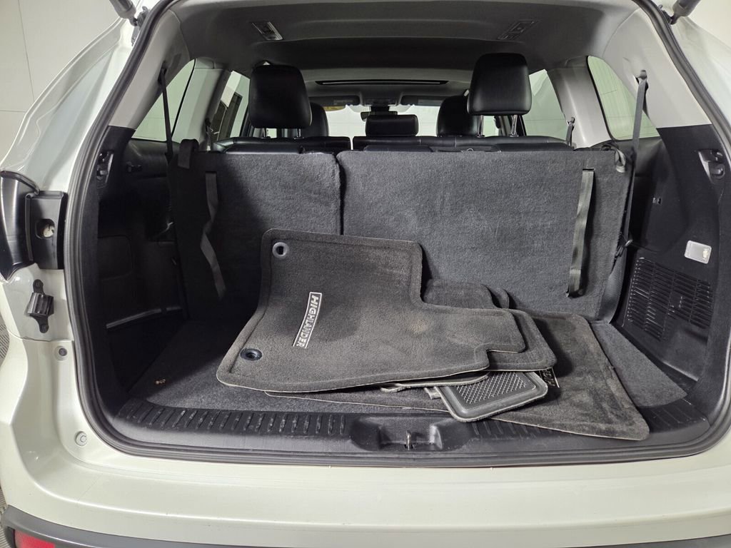 Used 2019 Toyota Highlander SE image 24