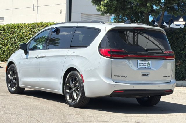 Used 2026 Chrysler Pacifica Limited w/ S Appearance Package FWD image 6