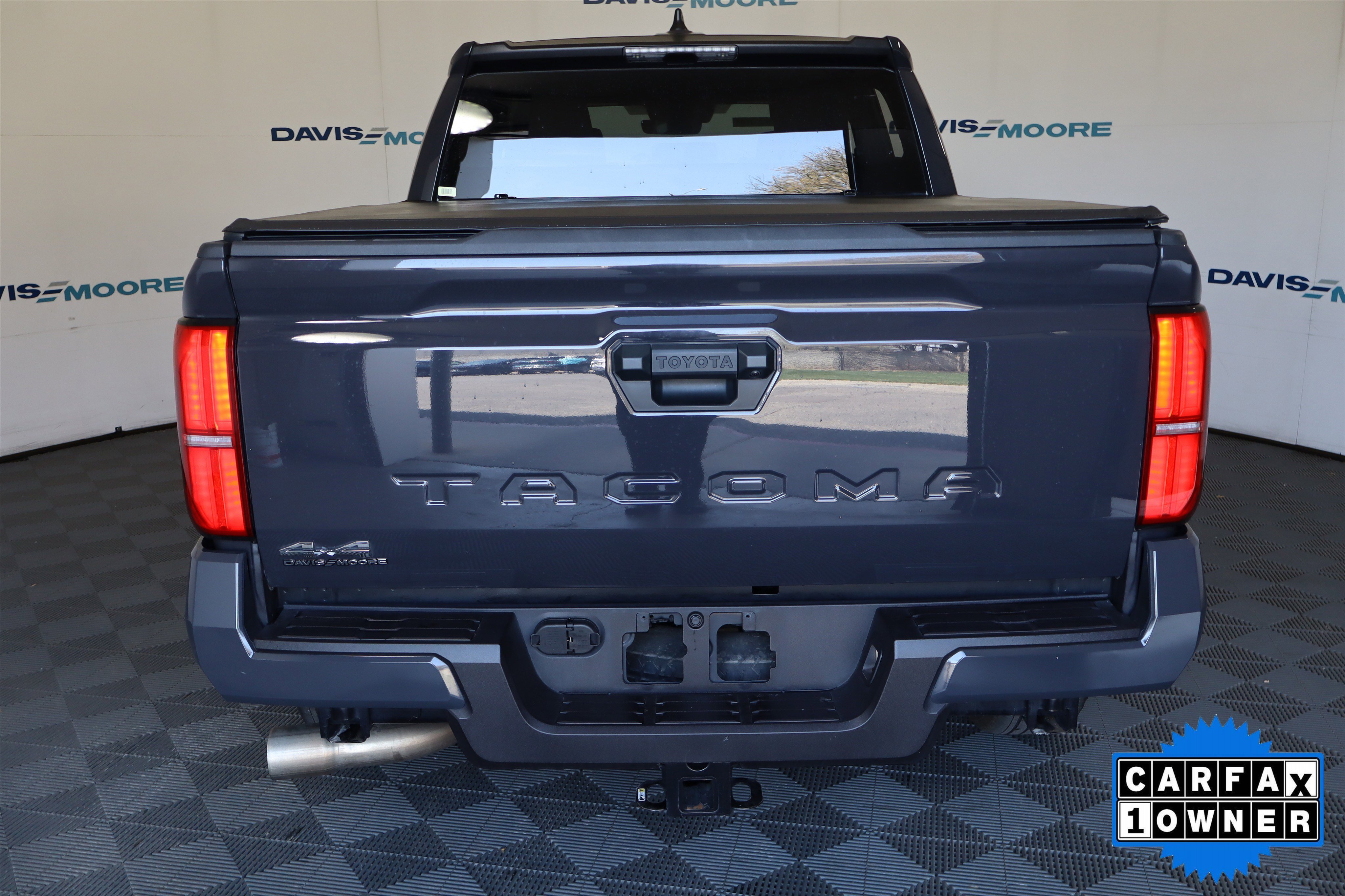 Used 2025 Toyota Tacoma SR5 AWD/4WD image 8