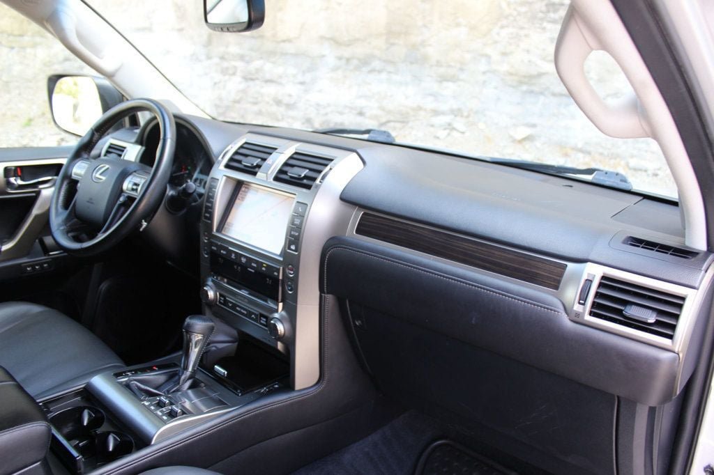 Used 2017 Lexus GX 460 AWD/4WD image 21