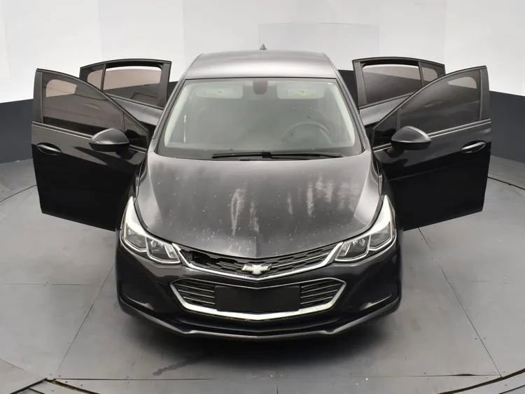 Used 2018 Chevrolet Cruze LS image 10