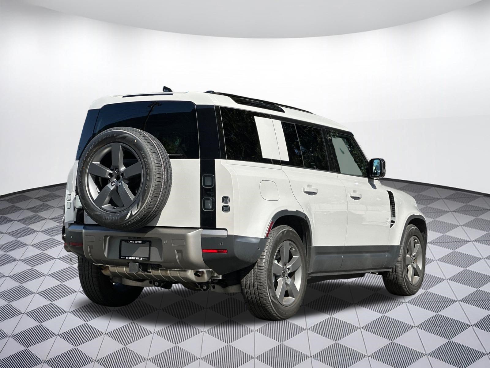 Certified 2026 Land Rover Defender 110 S AWD/4WD image 8