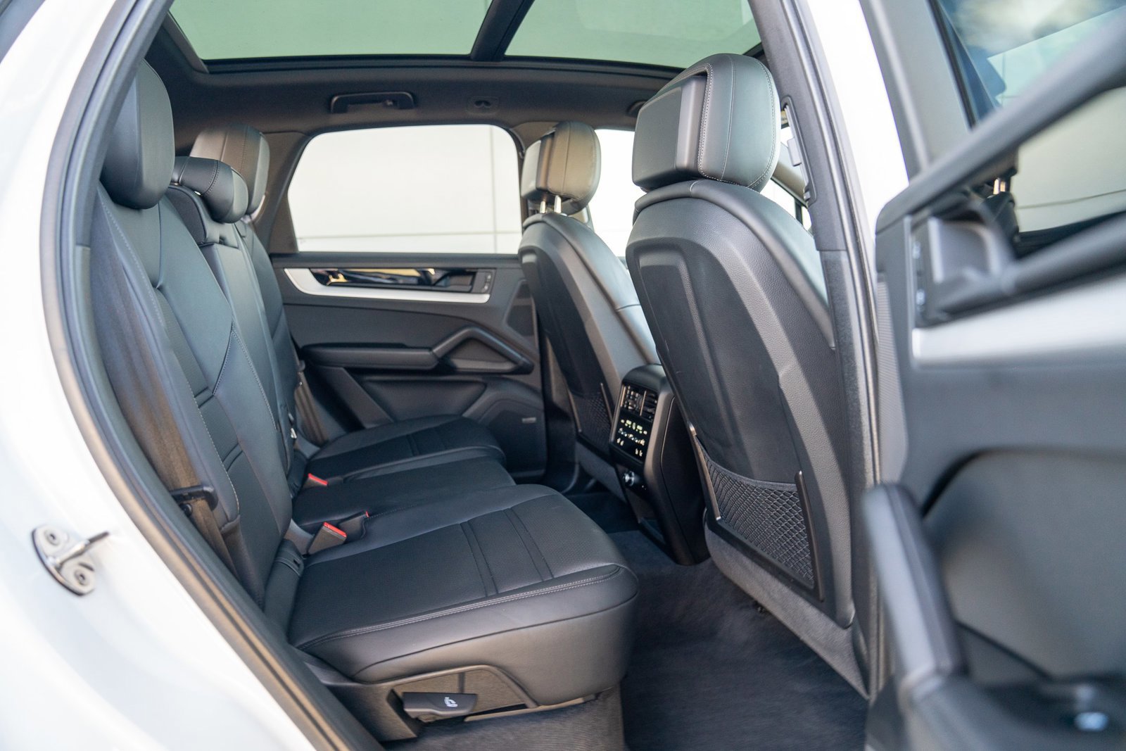 Used 2025 Porsche Cayenne image 25