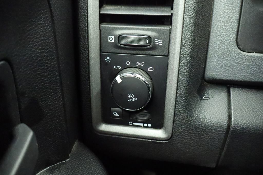 Certified 2018 RAM 1500 Express w/ Express Value Package AWD/4WD image 34