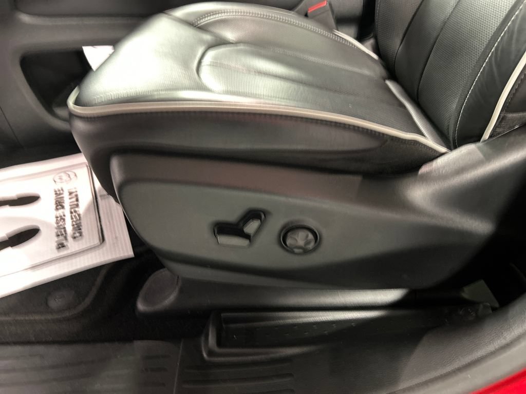Used 2025 Chrysler Pacifica Limited w/ Trailer Tow Group FWD image 13