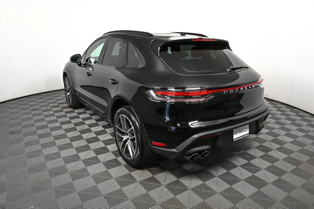 Certified 2026 Porsche Macan AWD/4WD image 3