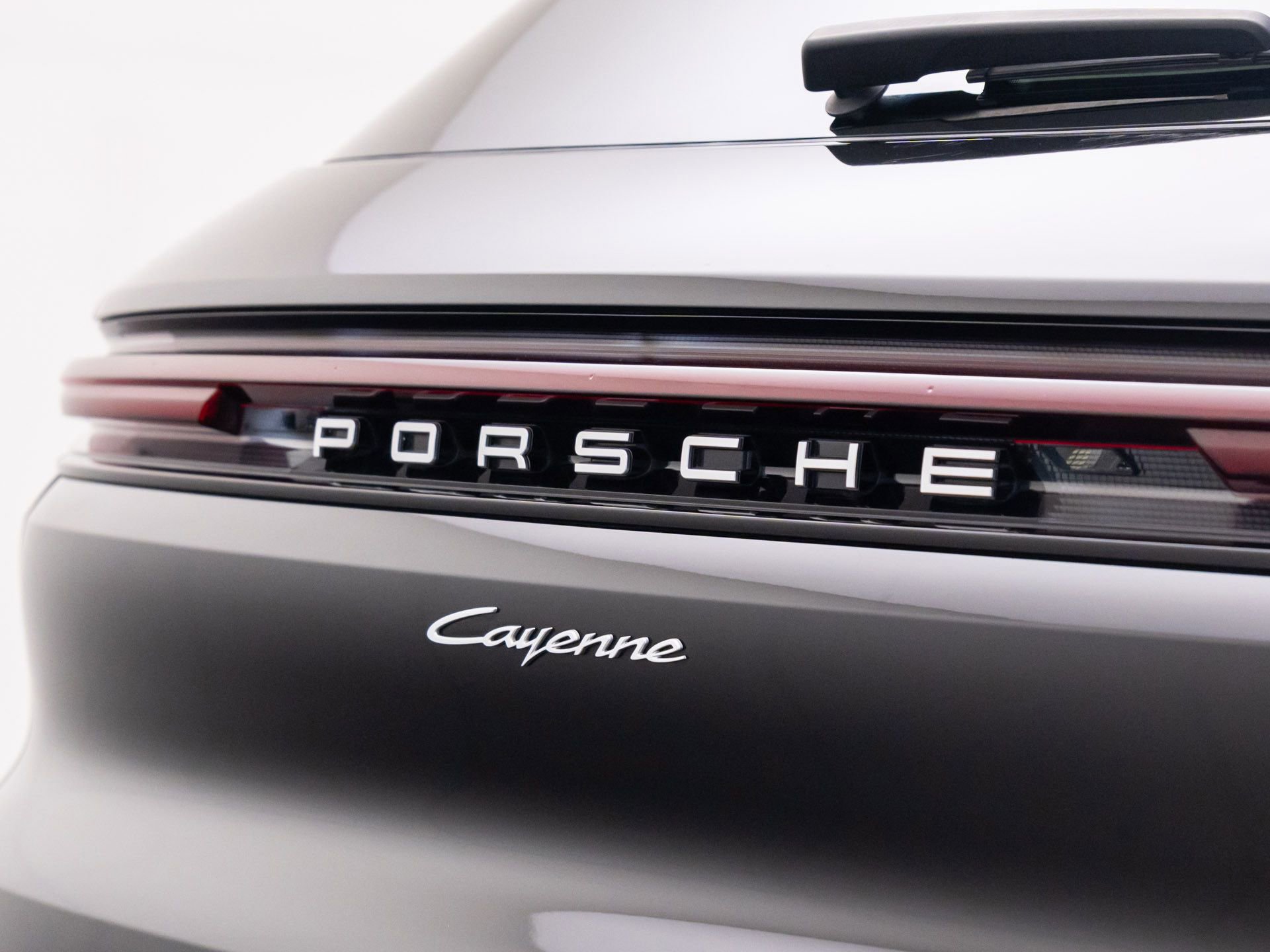 Used 2024 Porsche Cayenne image 32