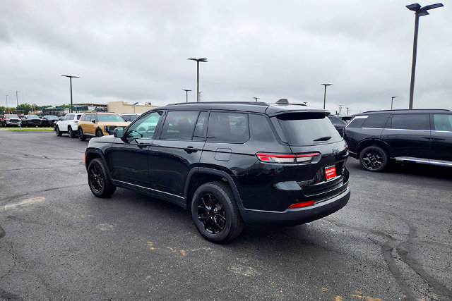 Used 2025 Jeep Grand Cherokee L Altitude AWD/4WD image 5
