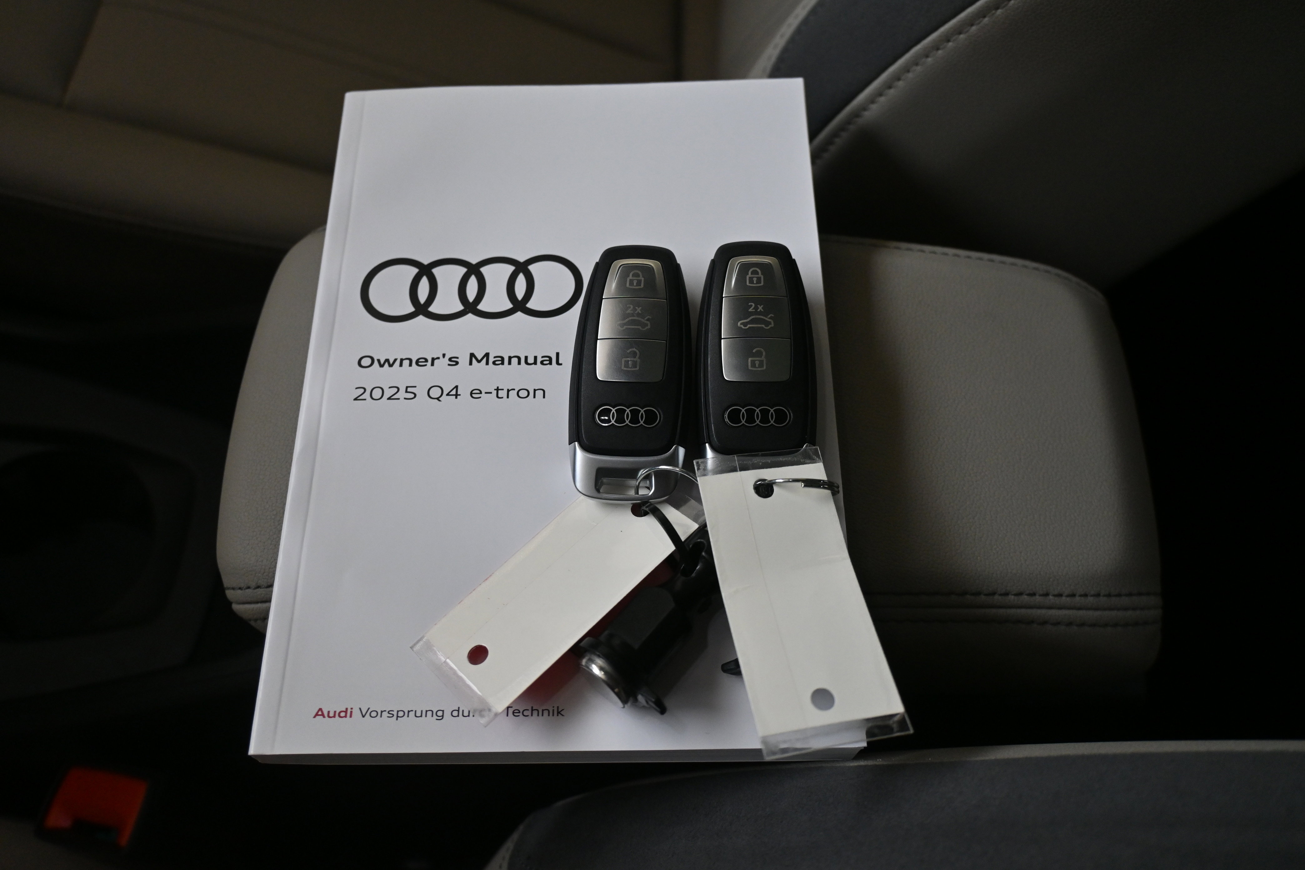Used 2025 Audi Q4 e-tron Premium Plus image 38