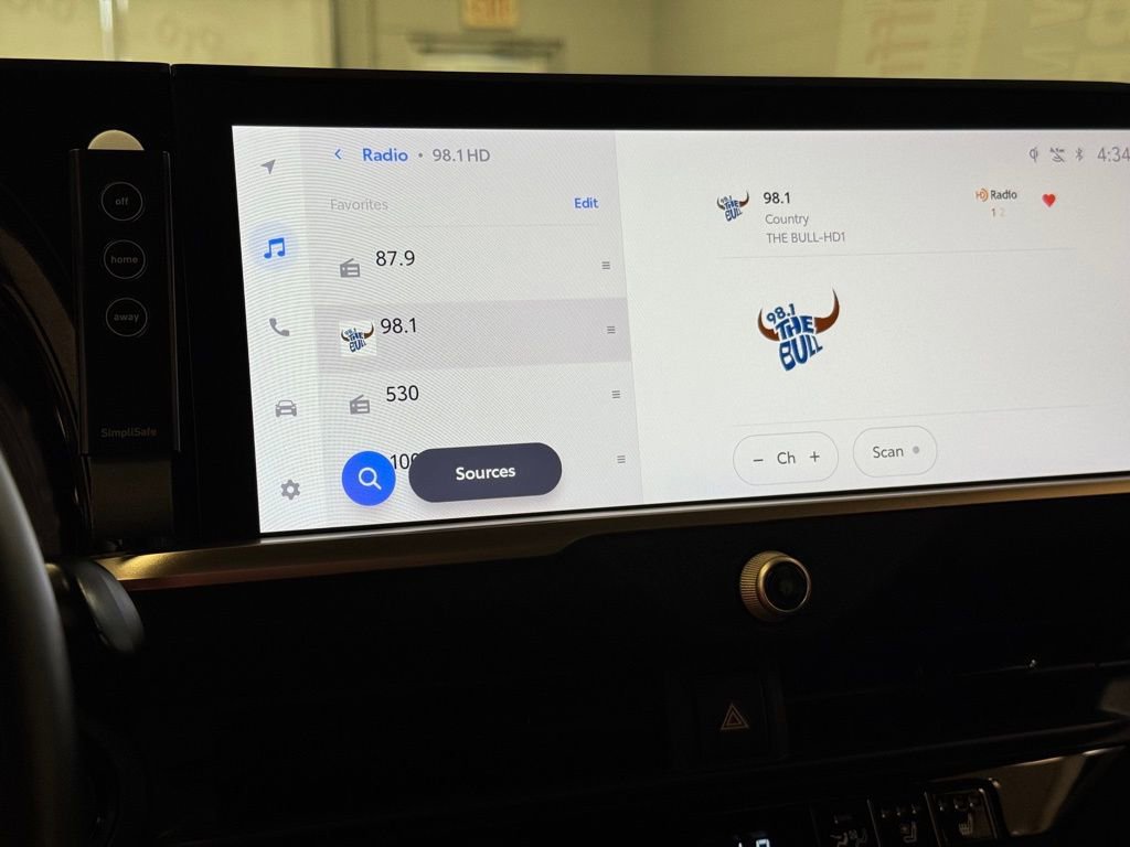 Used 2023 Toyota Crown Limited image 44