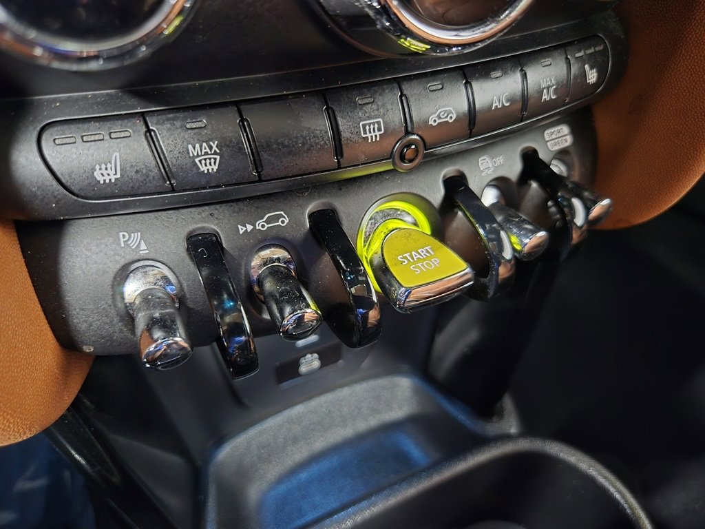 Used 2024 MINI Cooper SE image 17