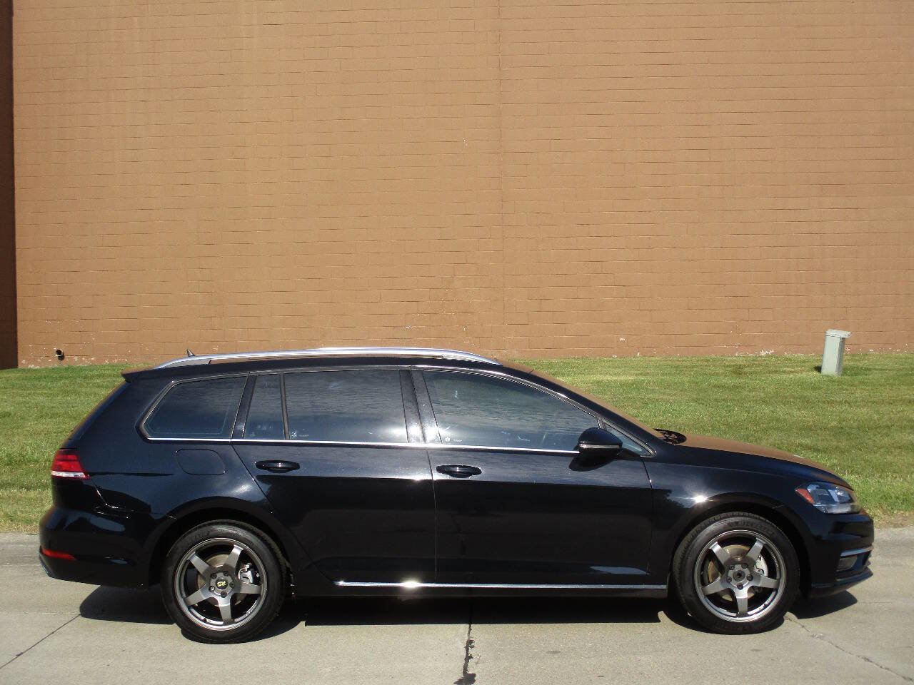 Used 2018 Volkswagen Golf SEL FWD image 44