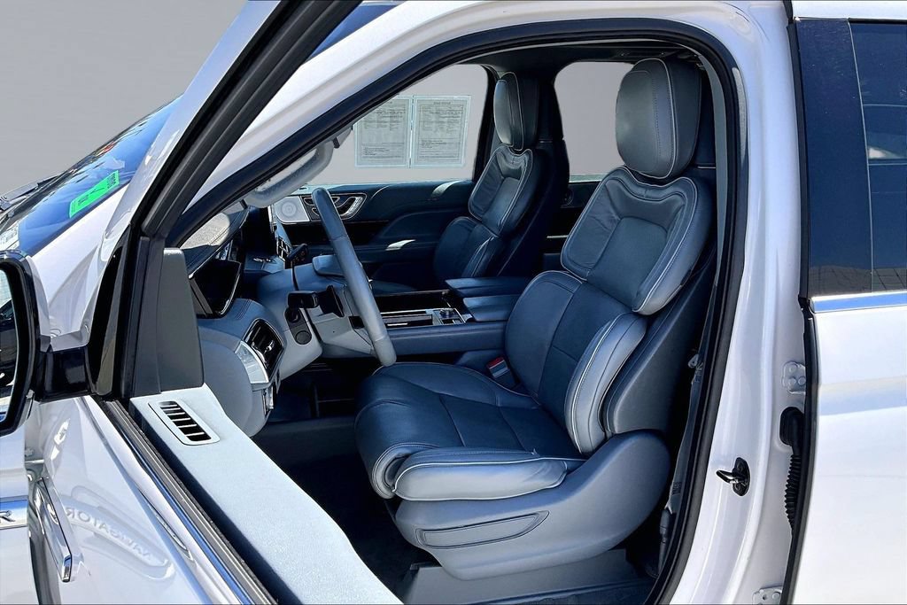 Used 2019 Lincoln Navigator L Reserve AWD/4WD image 3
