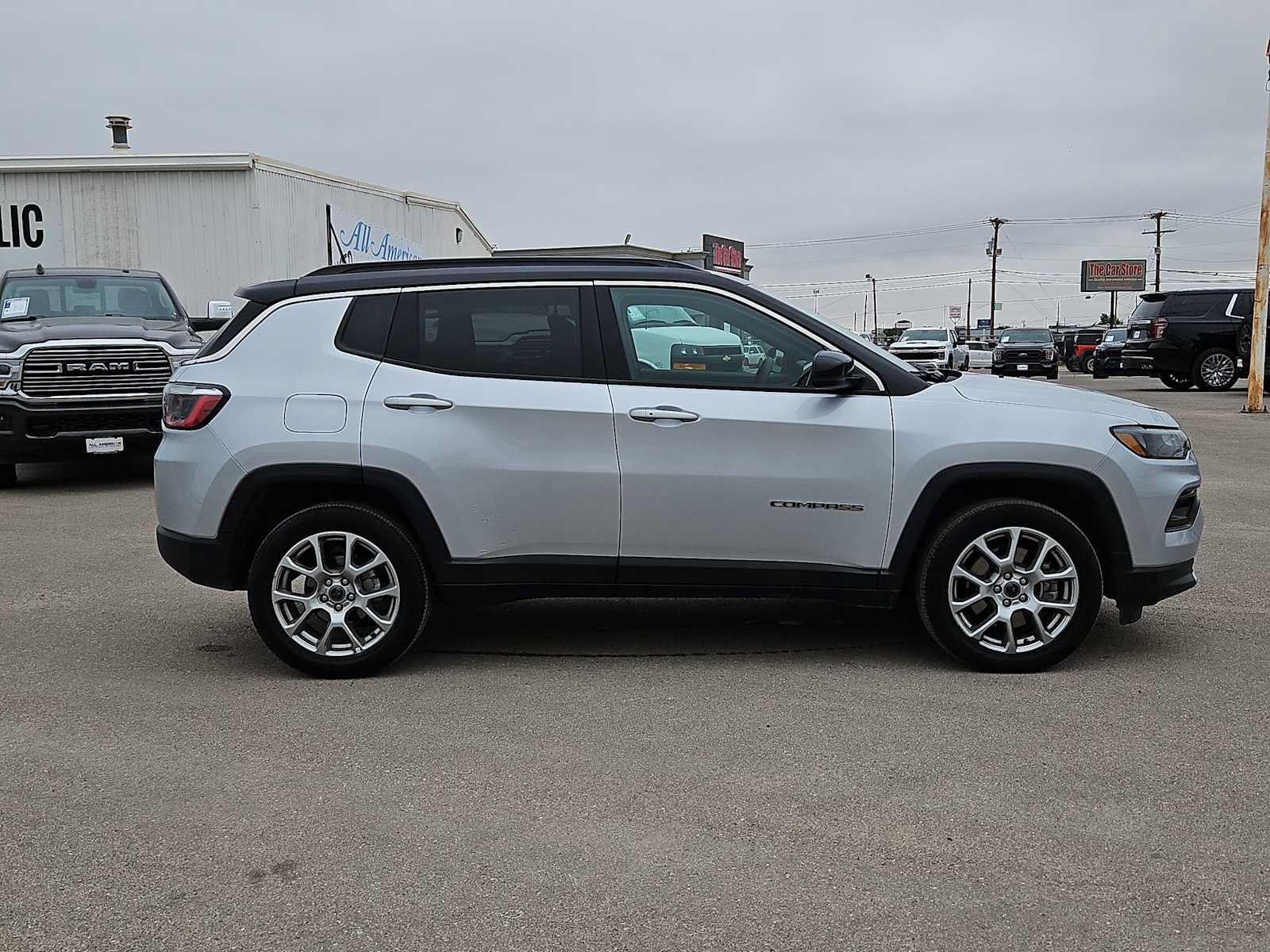 Used 2025 Jeep Compass Limited AWD/4WD image 9