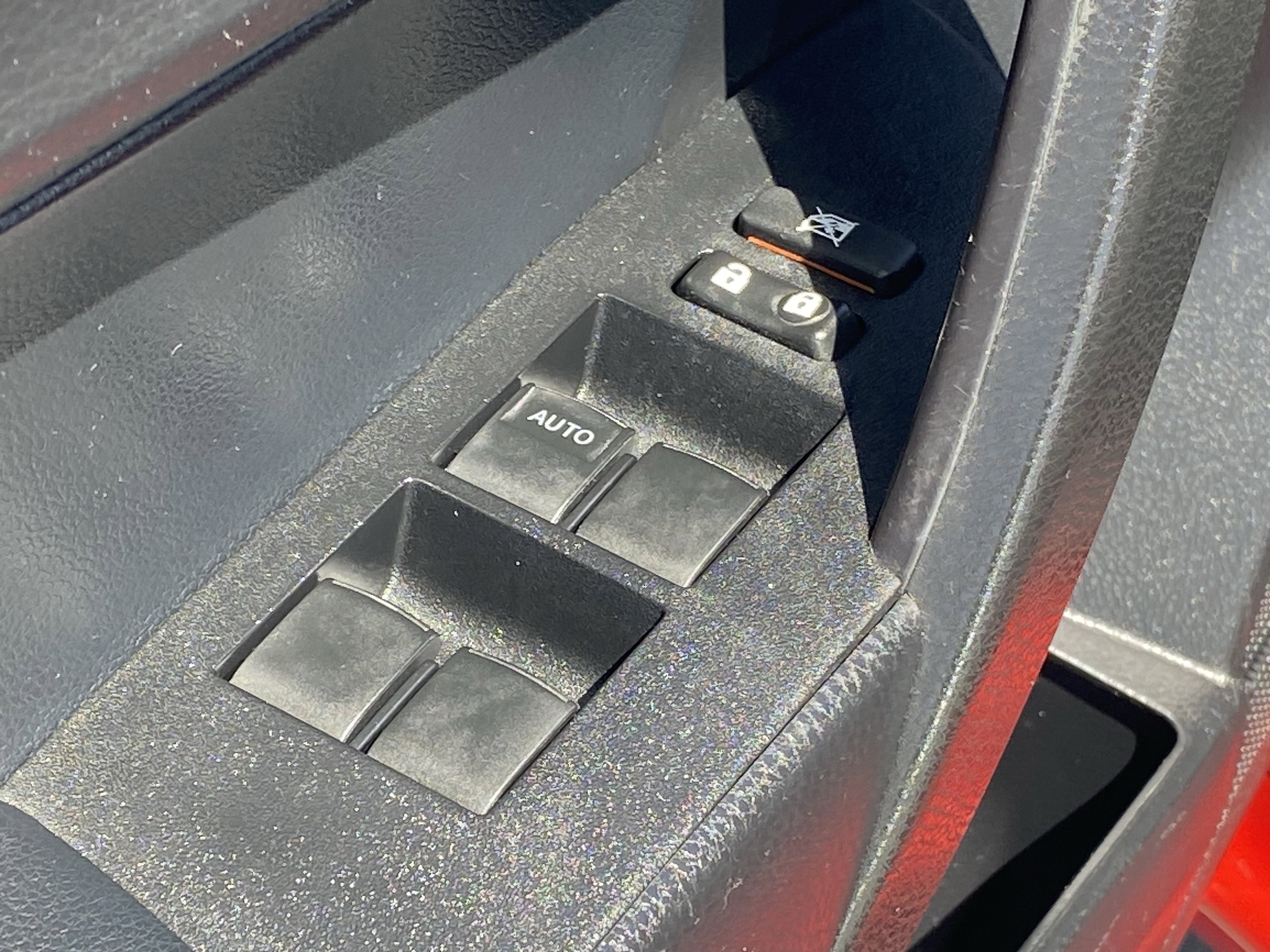 Used 2018 Toyota Corolla SE w/ Carpet Mat Package (TMS) FWD image 29