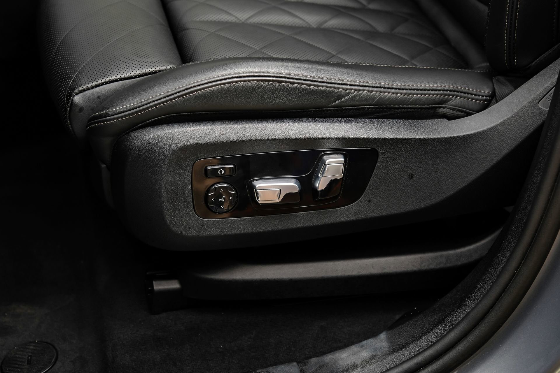 Used 2025 BMW X6 xDrive40i AWD/4WD image 45