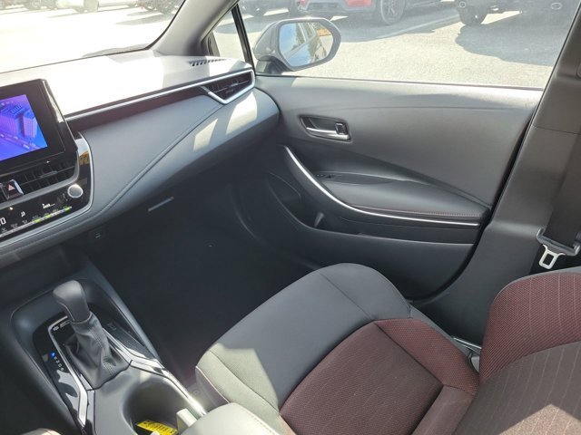 Used 2023 Toyota Corolla SE image 3