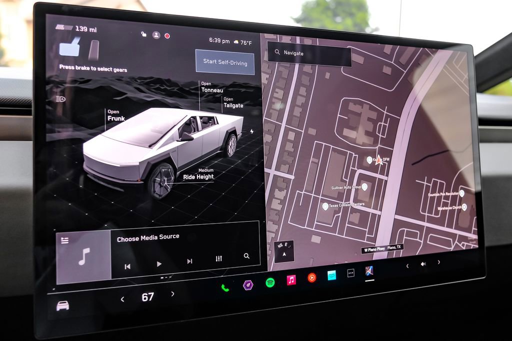 Used 2024 Tesla Cybertruck AWD Crew Cab image 18