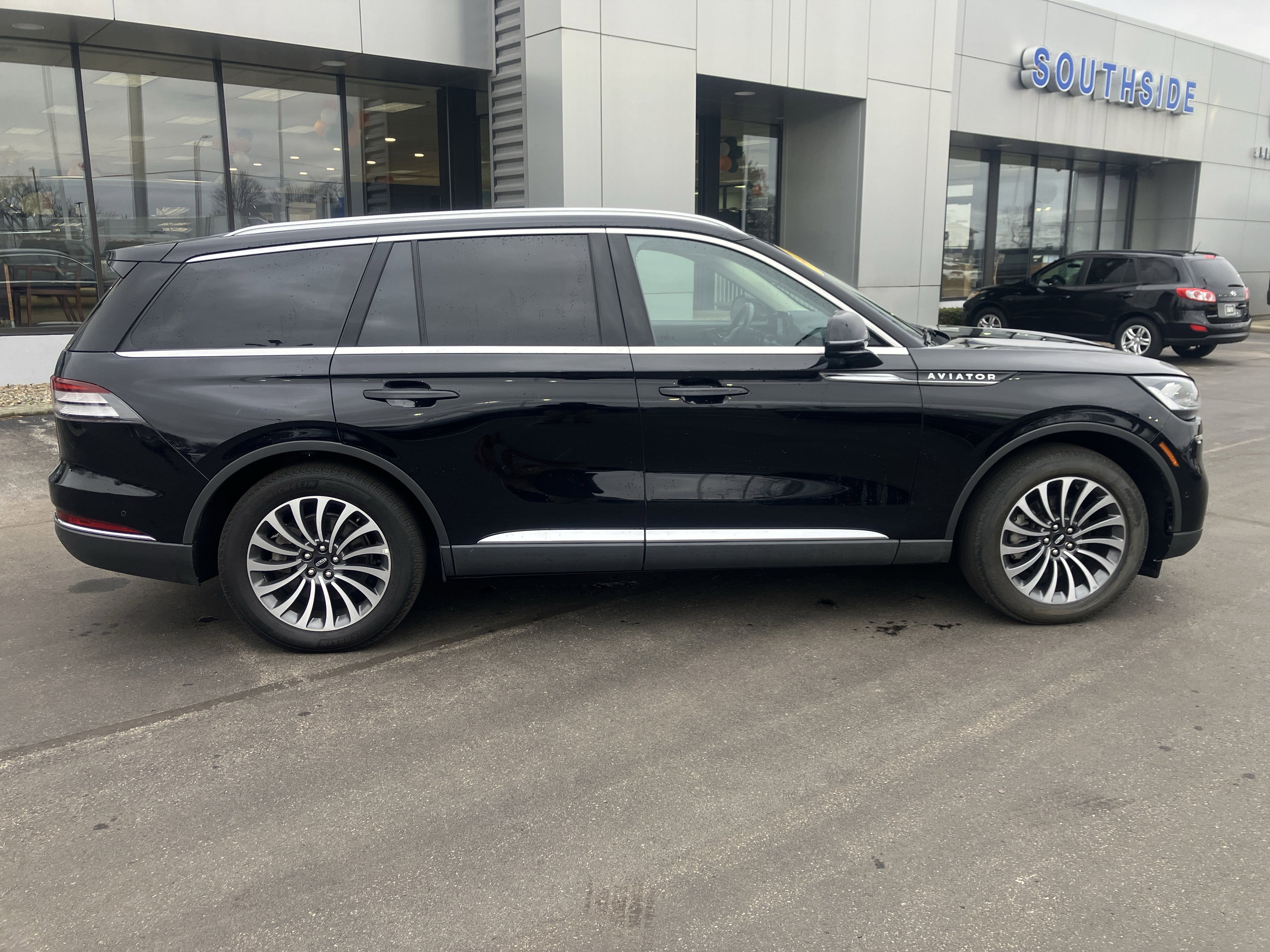 Used 2024 Lincoln Aviator Reserve image 8