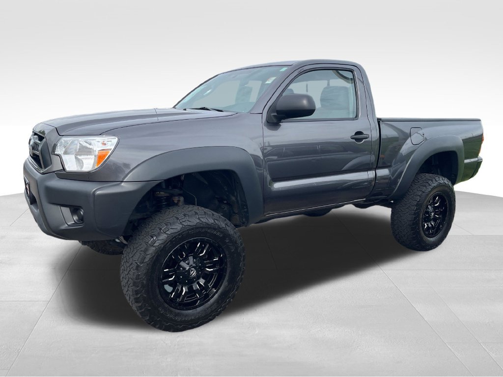 Used 2014 Toyota Tacoma 4x4 Regular Cab image 2
