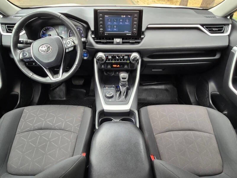 Used 2020 Toyota RAV4 XLE w/ Convenience Package image 12