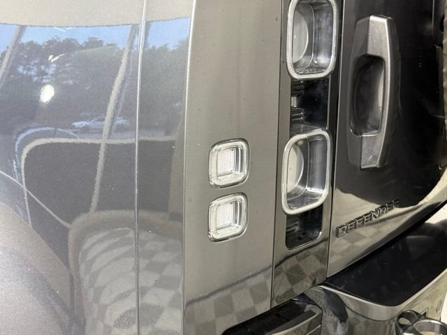 Certified 2025 Land Rover Defender 110 V8 AWD/4WD image 17