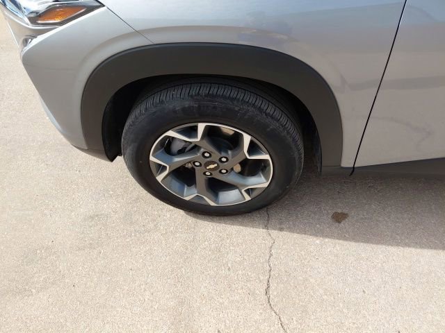 Used 2025 Chevrolet Trax LT image 31