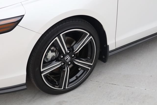Used 2025 Honda Accord Sport image 3
