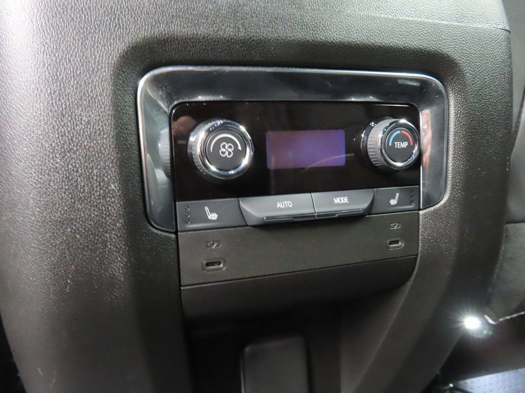 Used 2025 Chevrolet Suburban Premier AWD/4WD image 11