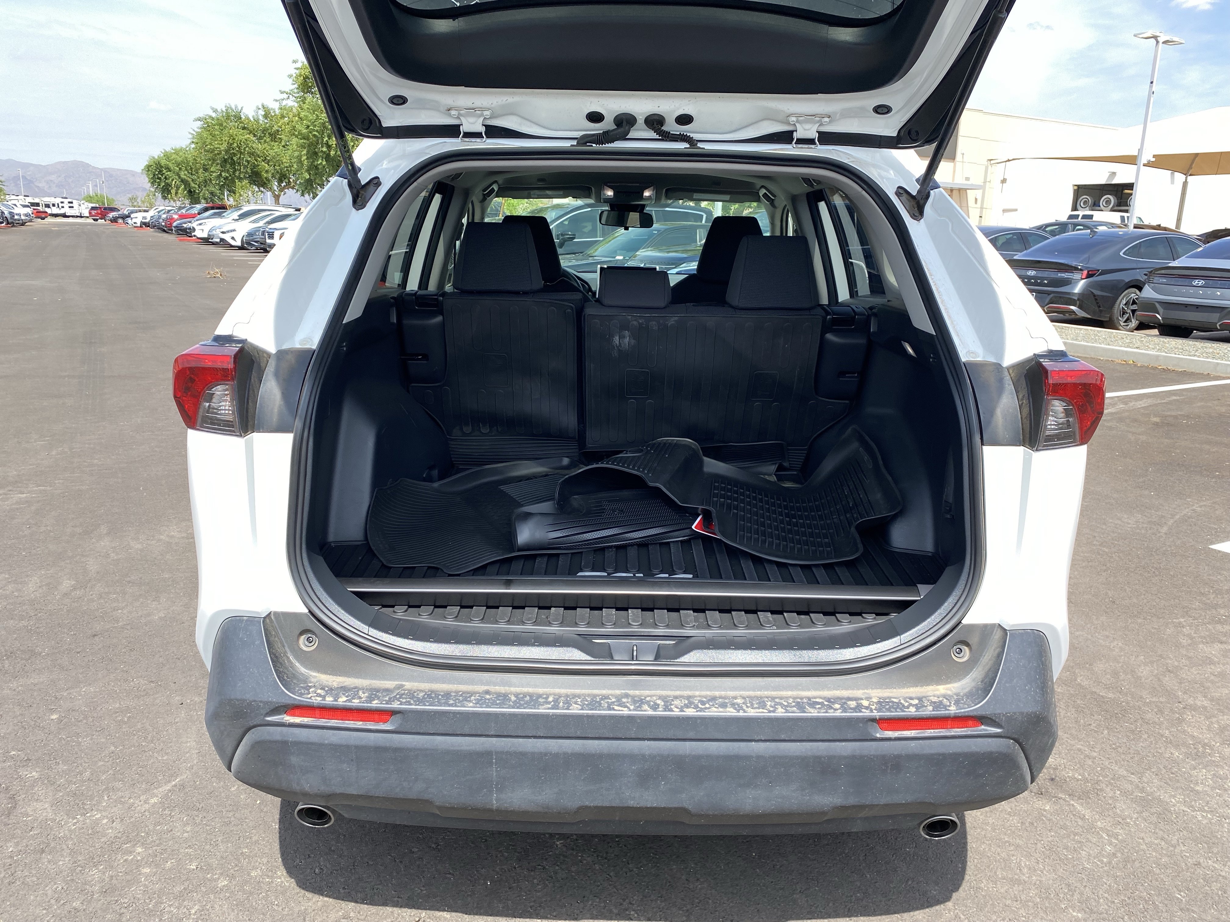 Used 2023 Toyota RAV4 LE AWD/4WD image 14