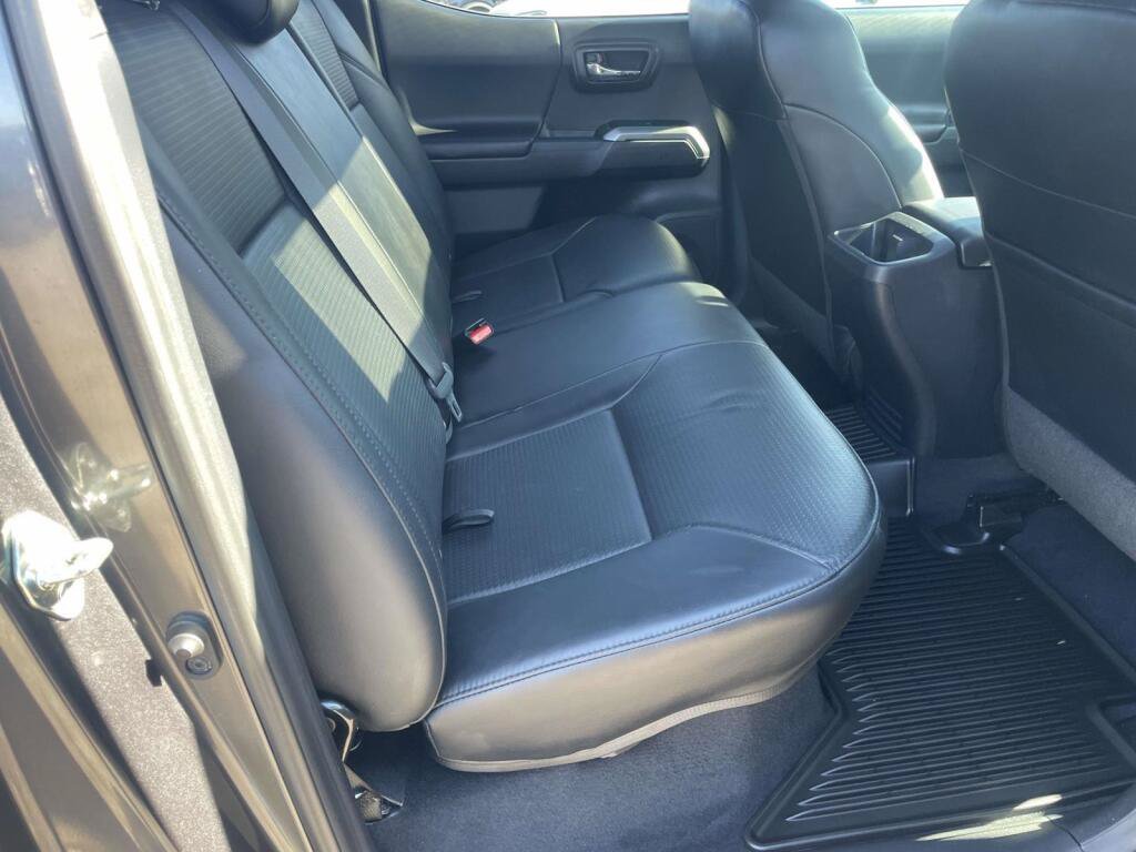 Used 2018 Toyota Tacoma Limited AWD/4WD image 18