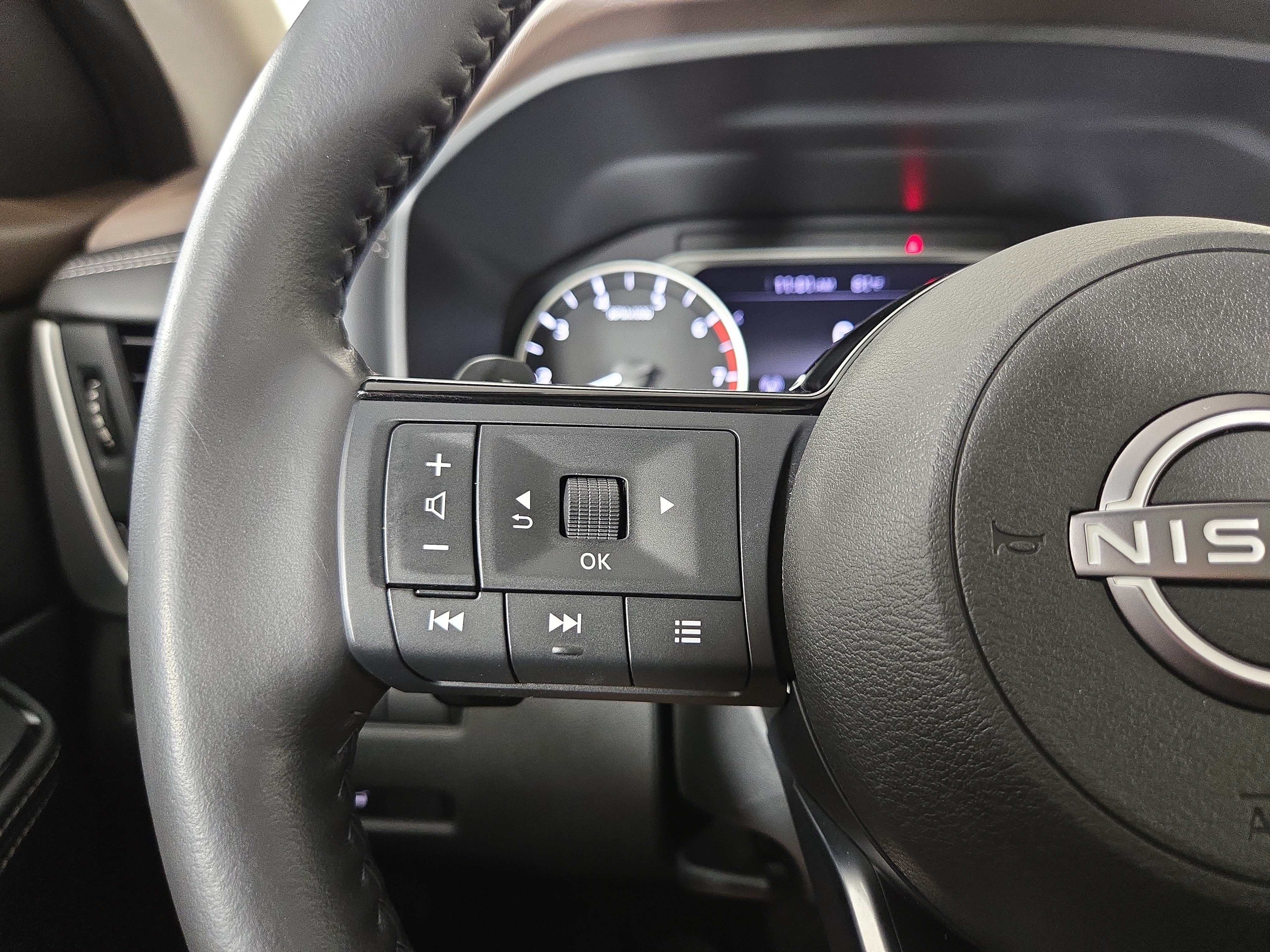 Used 2023 Nissan Rogue SV w/ SV Premium B Package AWD/4WD image 15