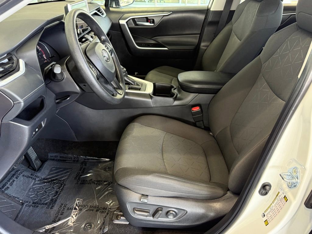 Certified 2025 Toyota RAV4 XLE FWD image 21