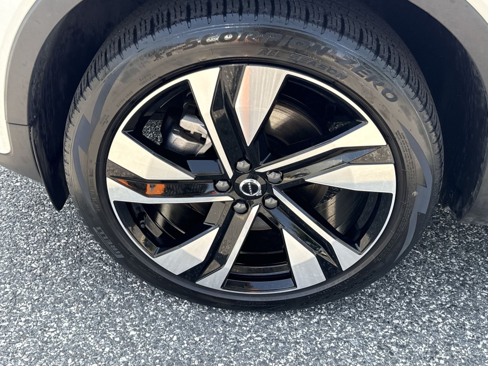 Certified 2023 Volvo XC40 B5 Plus w/ Protection Package Premier AWD/4WD image 20