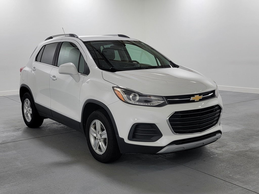 Used 2018 Chevrolet Trax LT w/ LT Convenience Package AWD/4WD image 2
