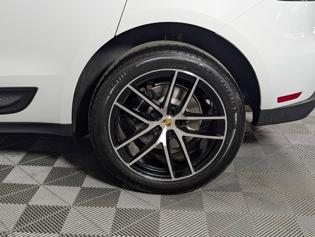 New 2026 Porsche Macan image 12