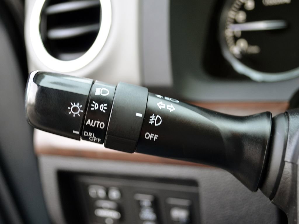 Used 2019 Toyota Tundra Limited w/ Limited Premium Package AWD/4WD image 18