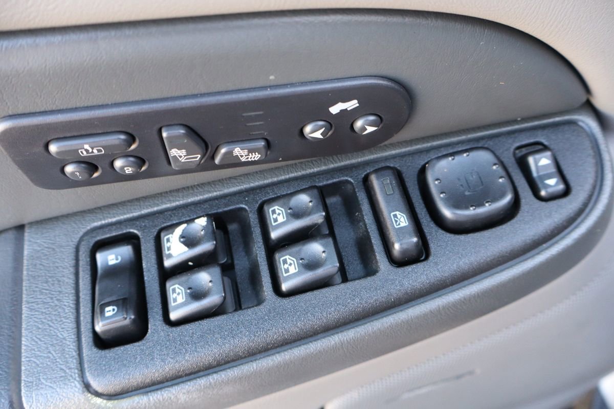 Used 2003 Chevrolet Tahoe LT image 27
