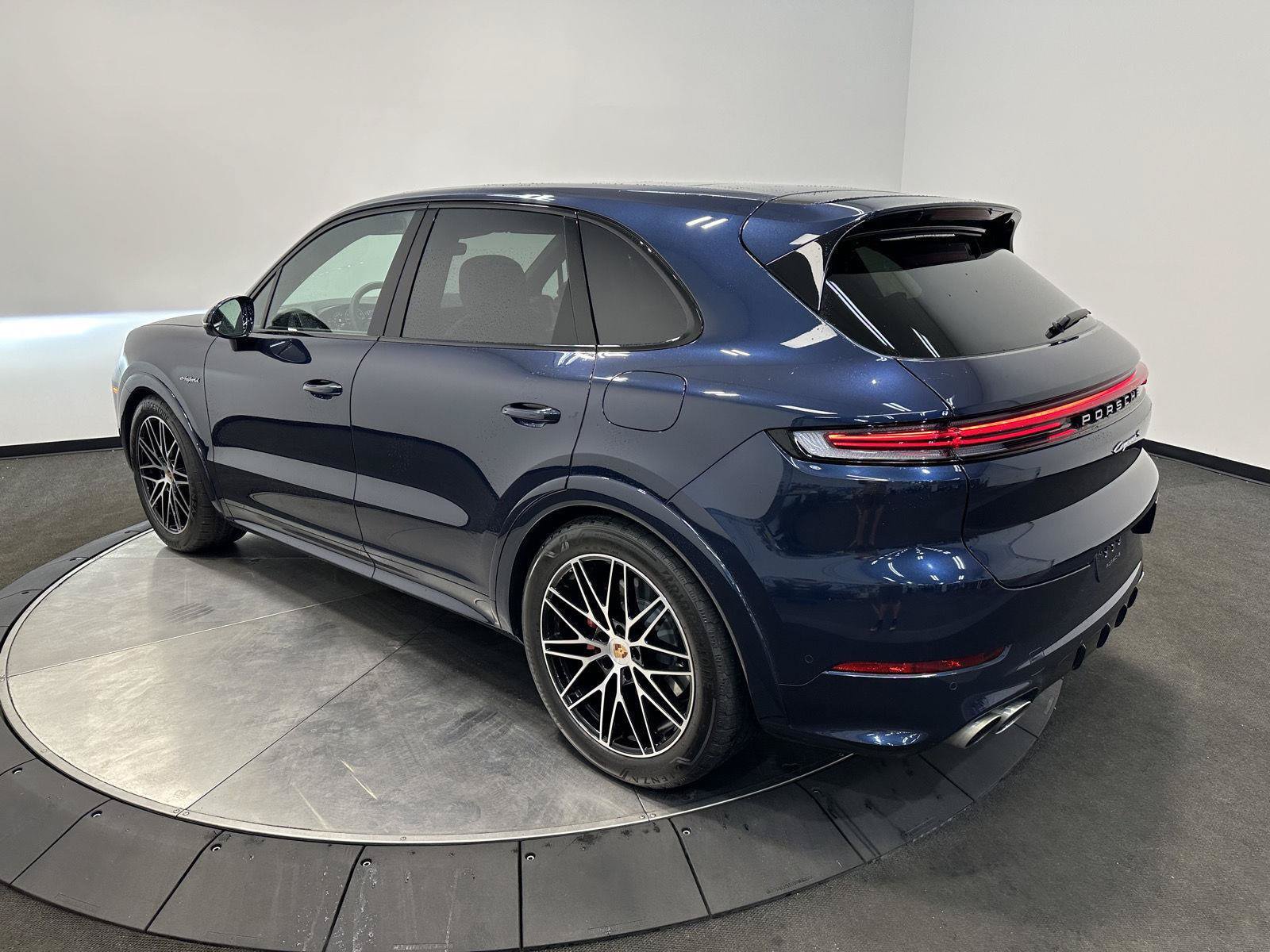 Used 2026 Porsche Cayenne S AWD/4WD image 3