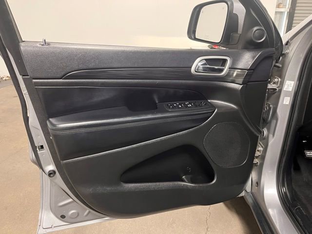 Used 2020 Jeep Grand Cherokee Laredo image 24