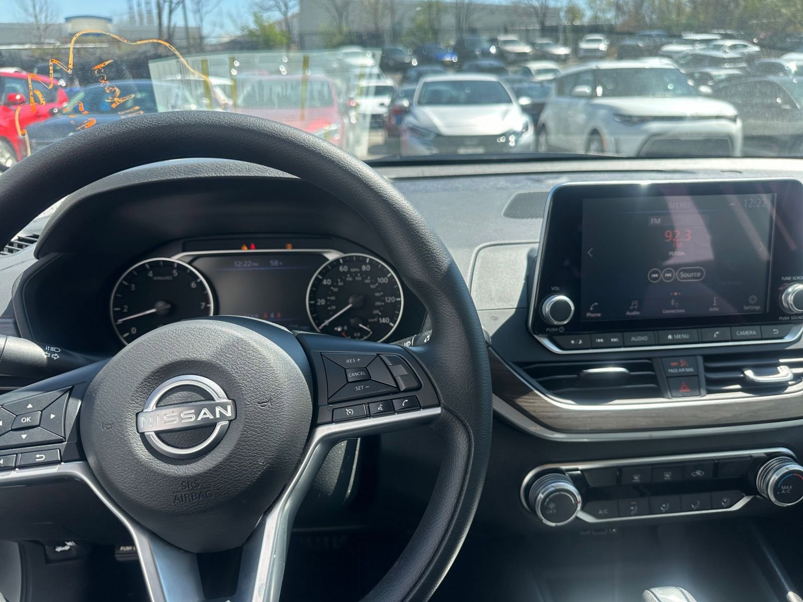 Used 2025 Nissan Altima 2.5 SV FWD image 33