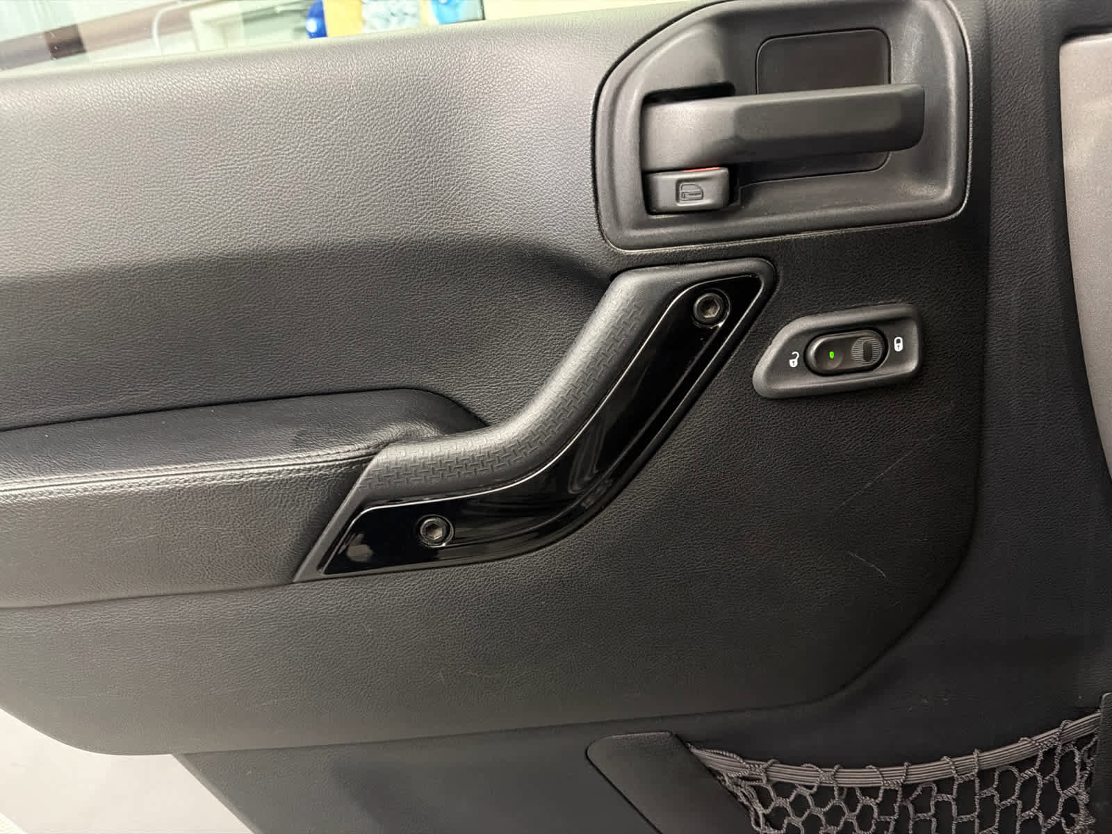 Used 2015 Jeep Wrangler Unlimited Sahara image 21