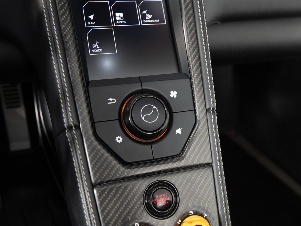 Used 2016 McLaren 675LT Spider image 23